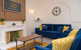 Spacious 3 Bedroom Apartment- Crouch End